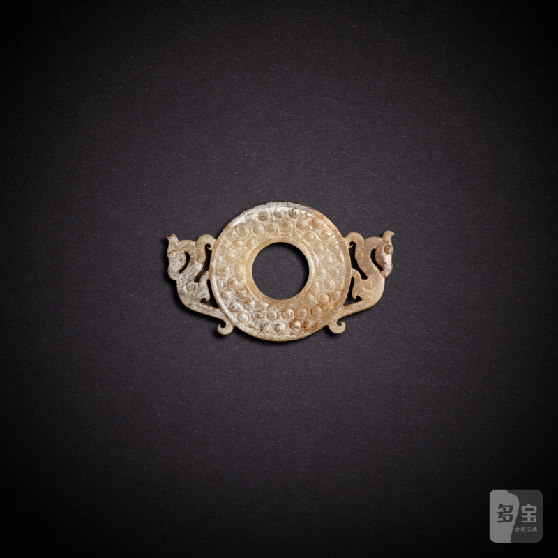 A white jade 'dragon' disc, huan, Eastern Zhou dynasty, Warring States period | 東周戰國 白玉雙龍紋出廓谷紋環 - 图2